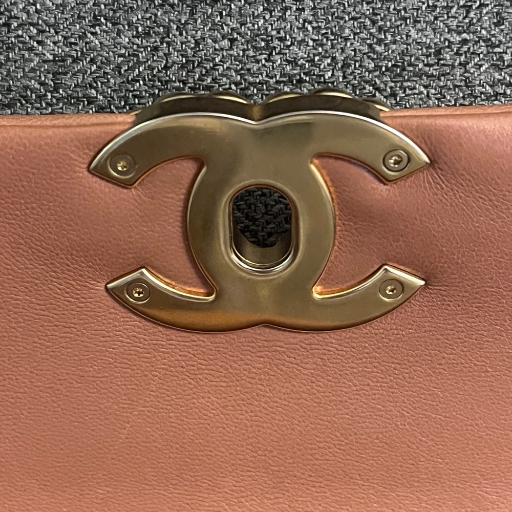 Authentic Chanel 19 large 21P caramel - Picture 6 of 13